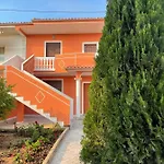 Villa Joli - 3 X Spacious Houses With Yard & Parking In Central Vlore