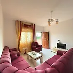 Villa Joli - 3 X Spacious Houses With Yard & Parking In Central Vlore Дом отдыха *