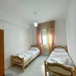Villa Joli - 3 X Spacious Houses With Yard & Parking In Central Vlore Влёра
