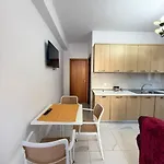 Villa Joli - 3 X Spacious Houses With Yard & Parking In Central Vlore Дом отдыха Влёра