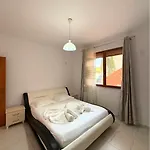 Villa Joli - 3 X Spacious Houses With Yard & Parking In Central Vlore *