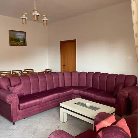 Дом отдыха Joli - 120sqm - 3 Bedroom - 2 Baths House With Yard & Parking In Влёра