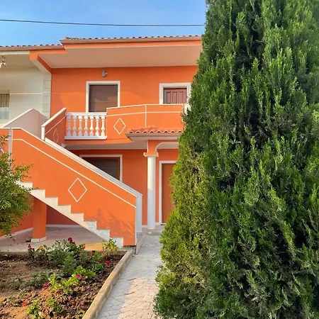 Joli - 120sqm - 3 Bedroom - 2 Baths House With Yard & Parking In