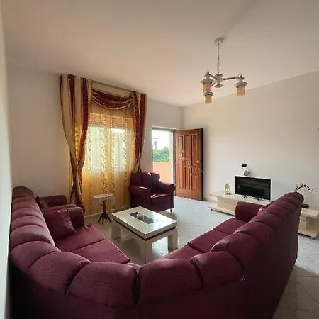 Joli - 120sqm - 3 Bedroom - 2 Baths House With Yard & Parking In Дом отдыха Влёра