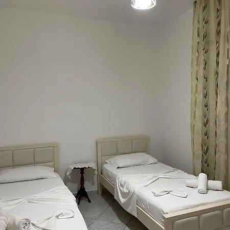 Joli - 120sqm - 3 Bedroom - 2 Baths House With Yard & Parking In Дом отдыха Влёра