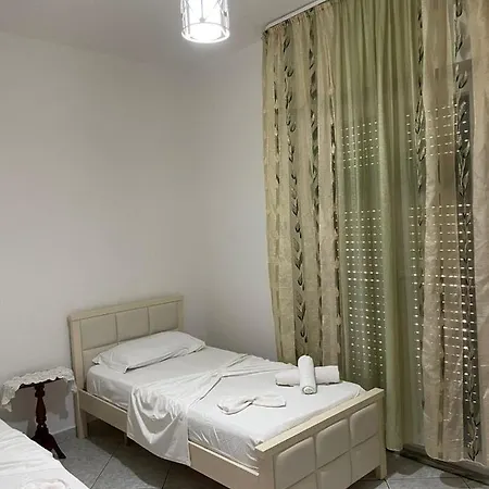 Joli - 120sqm - 3 Bedroom - 2 Baths House With Yard & Parking In Дом отдыха Влёра