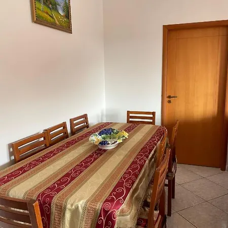 Joli - 120sqm - 3 Bedroom - 2 Baths House With Yard & Parking In Влёра