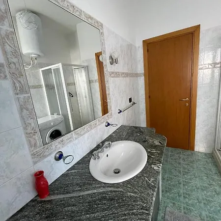 Дом отдыха Joli - 120sqm - 3 Bedroom - 2 Baths House With Yard & Parking In *