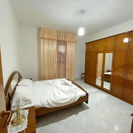 Joli - 120sqm - 3 Bedroom - 2 Baths House With Yard & Parking In فلورا