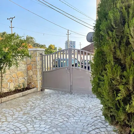 Joli - 120sqm - 3 Bedroom - 2 Baths House With Yard & Parking In