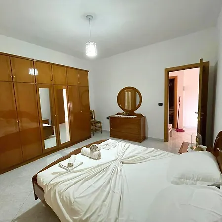 Joli - 120sqm - 3 Bedroom - 2 Baths House With Yard & Parking In * Vlorë