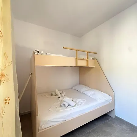 Prázdninový dům Joli - Spacious With Yard & Parking In Vlorë