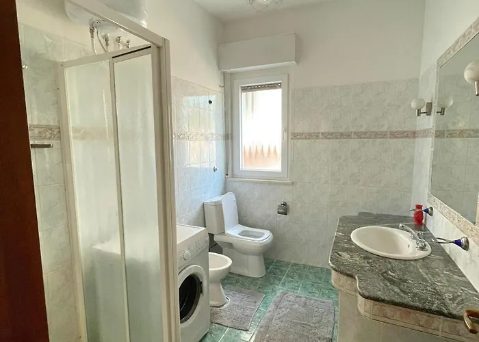 Villa Joli - 3 X Spacious Houses With Yard & Parking In Central Vlore