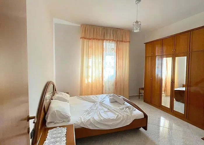 Villa Joli - 3 X Spacious Houses With Yard & Parking In Central Vlore *