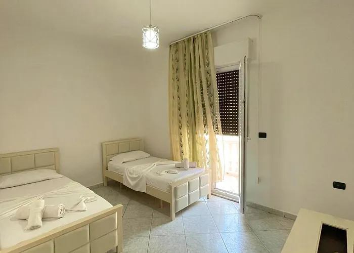 Casa vacanze Villa Joli - 3 X Spacious Houses With Yard & Parking In Central Vlore