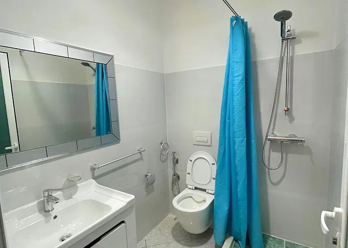 Villa Joli - 3 X Spacious Houses With Yard & Parking In Central Vlore