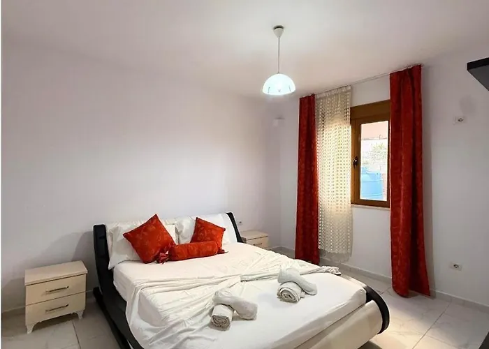Casa vacanze Villa Joli - 3 X Spacious Houses With Yard & Parking In Central Vlore Vlorë