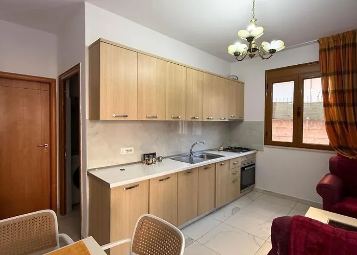 Villa Joli - 3 X Spacious Houses With Yard & Parking In Central Vlore