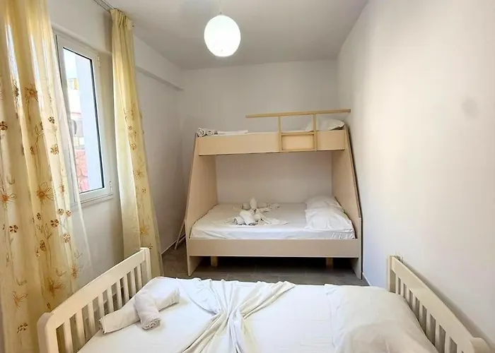 Casa vacanze Villa Joli - 3 X Spacious Houses With Yard & Parking In Central Vlore *