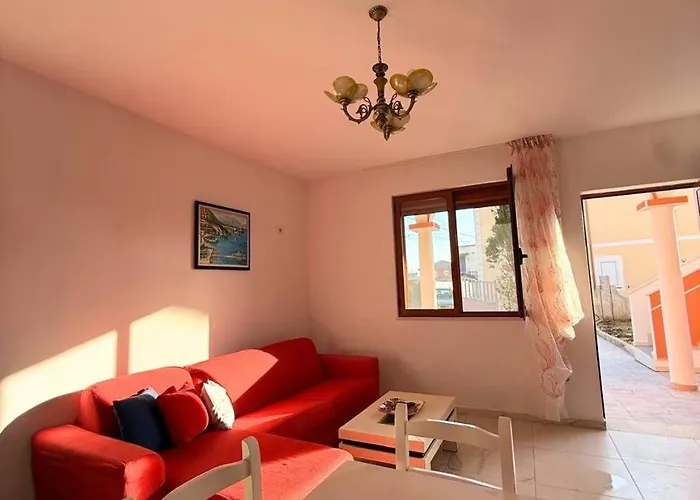 Villa Joli - 3 X Spacious Houses With Yard & Parking In Central Vlore