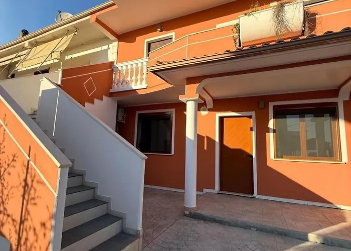 Casa vacanze Villa Joli - 3 X Spacious Houses With Yard & Parking In Central Vlore