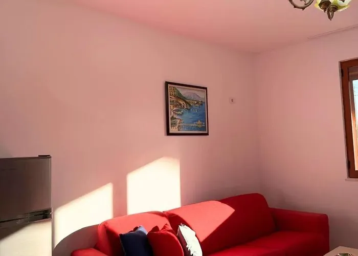 Villa Joli - 3 X Spacious Houses With Yard & Parking In Central Vlore Casa vacanze *