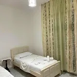 Сasa de vacaciones Villa Joli - 3 X Spacious Houses With Yard & Parking In Central Vlore *