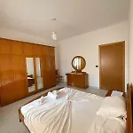 Villa Joli - 3 X Spacious Houses With Yard & Parking In Central Vlore Vlorë