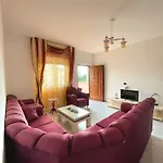 Villa Joli - 3 X Spacious Houses With Yard & Parking In Central Vlore
