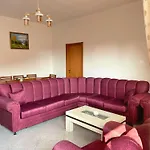 Сasa de vacaciones Villa Joli - 3 X Spacious Houses With Yard & Parking In Central Vlore *