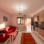 Villa Joli - 3 X Spacious Houses With Yard & Parking In Central Vlore Сasa de vacaciones *