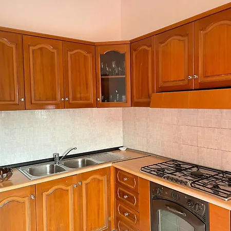 Ferienhaus Joli - 120sqm - 3 Bedroom - 2 Baths House With Yard & Parking In Vlorë