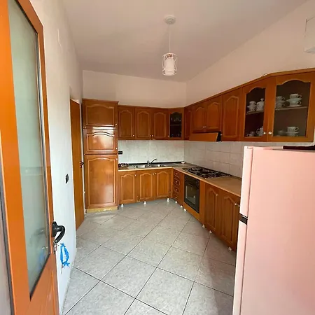 Ferienhaus Joli - 120sqm - 3 Bedroom - 2 Baths House With Yard & Parking In Vlorë