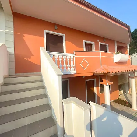 Villa Joli - 3 X Spacious Houses With Yard & Parking In Central Vlore Holiday home