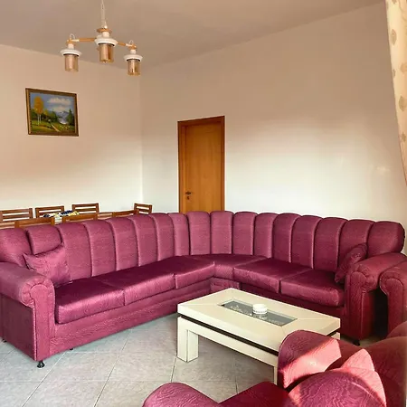Ferienhaus Joli - 120sqm - 3 Bedroom - 2 Baths House With Yard & Parking In *