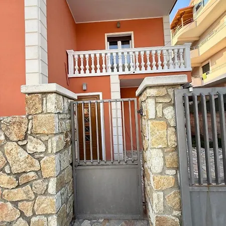 Joli - Spacious With Yard & Parking In Casa vacanze *