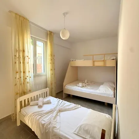 Joli - Spacious With Yard & Parking In *