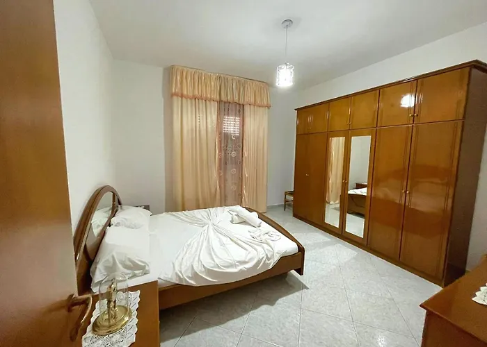 Joli - 120sqm - 3 Bedroom - 2 Baths House With Yard & Parking In Vlorë