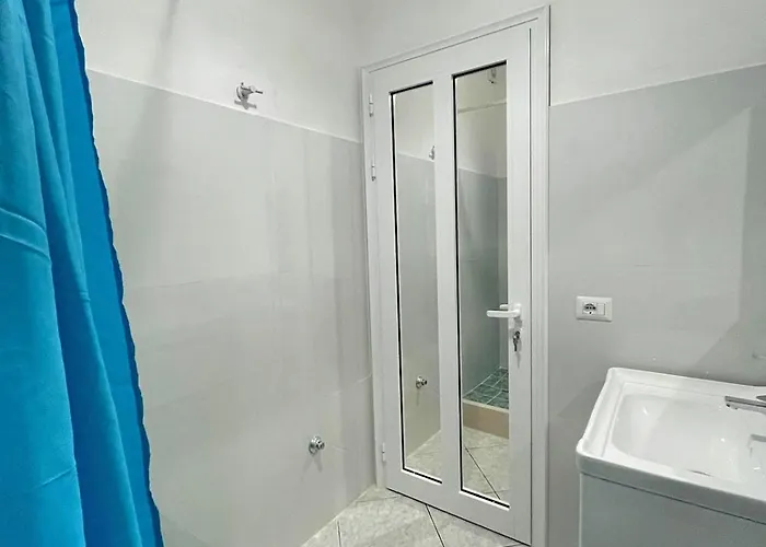 Joli - 120sqm - 3 Bedroom - 2 Baths House With Yard & Parking In Hébergement de vacances