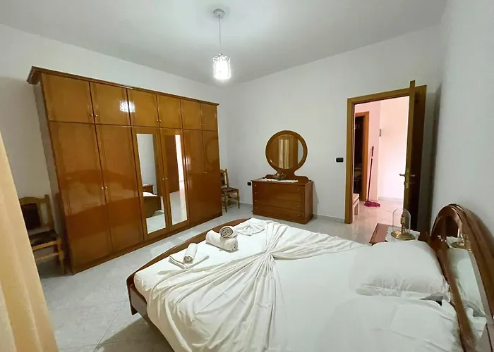 Joli - 120sqm - 3 Bedroom - 2 Baths House With Yard & Parking In Hébergement de vacances Vlorë