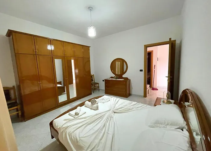 Joli - 120sqm - 3 Bedroom - 2 Baths House With Yard & Parking In * Vlorë