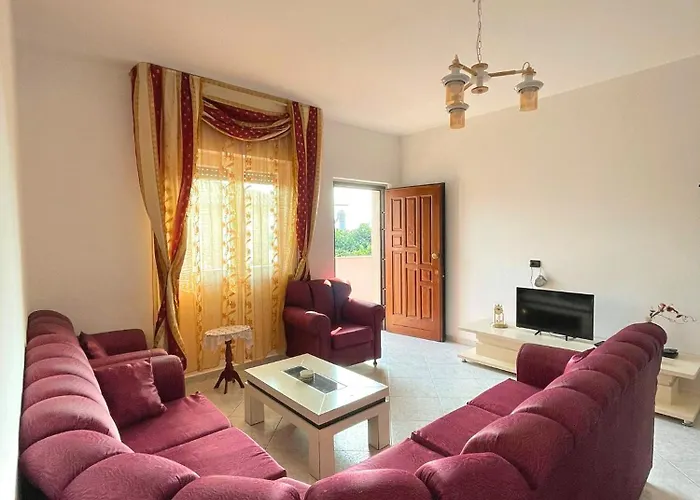 Villa Joli - 3 X Spacious Houses With Yard & Parking In Central Vlore