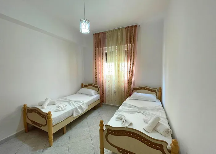 Joli - 120sqm - 3 Bedroom - 2 Baths House With Yard & Parking In Hébergement de vacances Vlorë