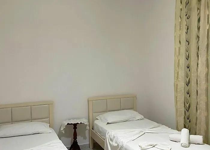 Hébergement de vacances Joli - 120sqm - 3 Bedroom - 2 Baths House With Yard & Parking In Vlorë