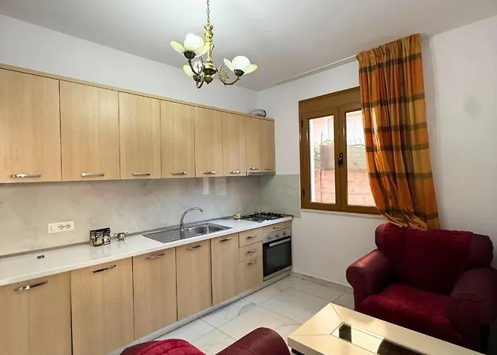 Villa Joli - 3 X Spacious Houses With Yard & Parking In Central Vlore * Vlore