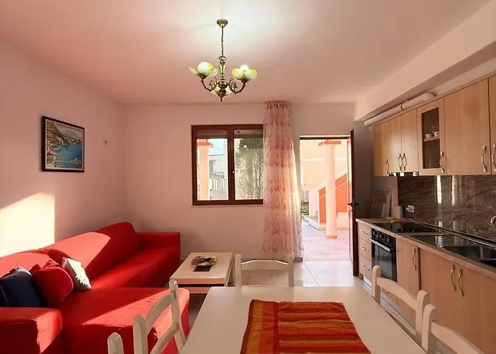 Villa Joli - 3 X Spacious Houses With Yard & Parking In Central Vlore Holiday home *